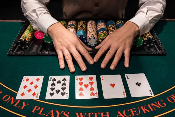 A Review of Platform Navigation on siti poker online